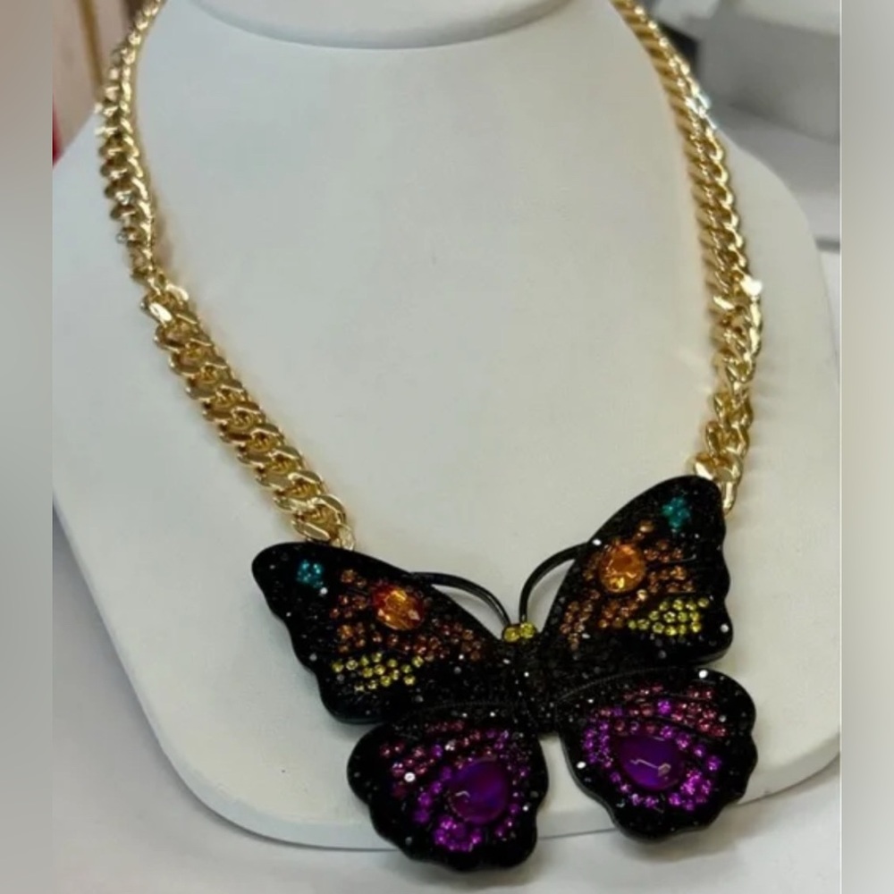 NWT ⚜️🖤⚜️ Betsey Johnson Gorgeous Butterfly Gem Necklace - Picture 4 of 12